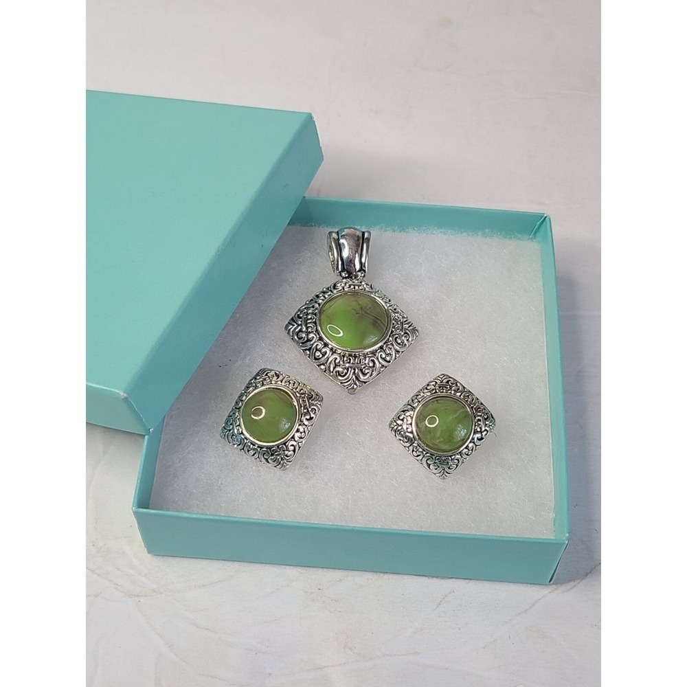 Elegant Green Stone Pendant & Earring Set In Silvertone